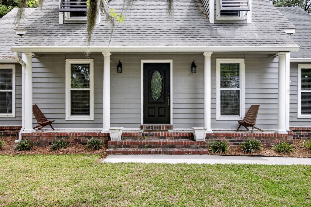 Photo of 27 Westside Drive, Charleston, SC 29412 (MLS # 26013484)