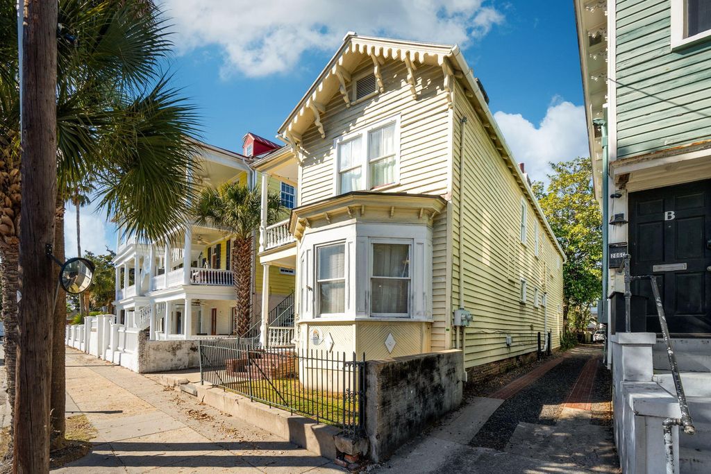 Photo of 208 Calhoun Street, Charleston, SC 29401 (MLS # 26011269)