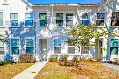 A home in North Charleston