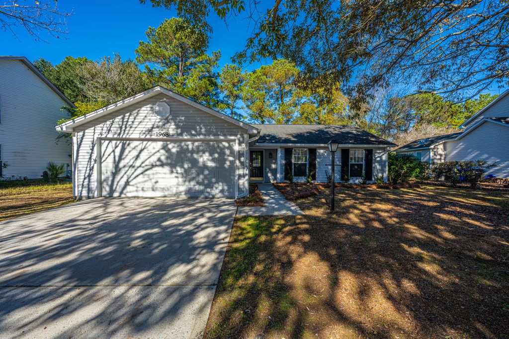 Photo of 1968 Presidio Drive, Mount Pleasant, SC 29466 (MLS # 25032288)
