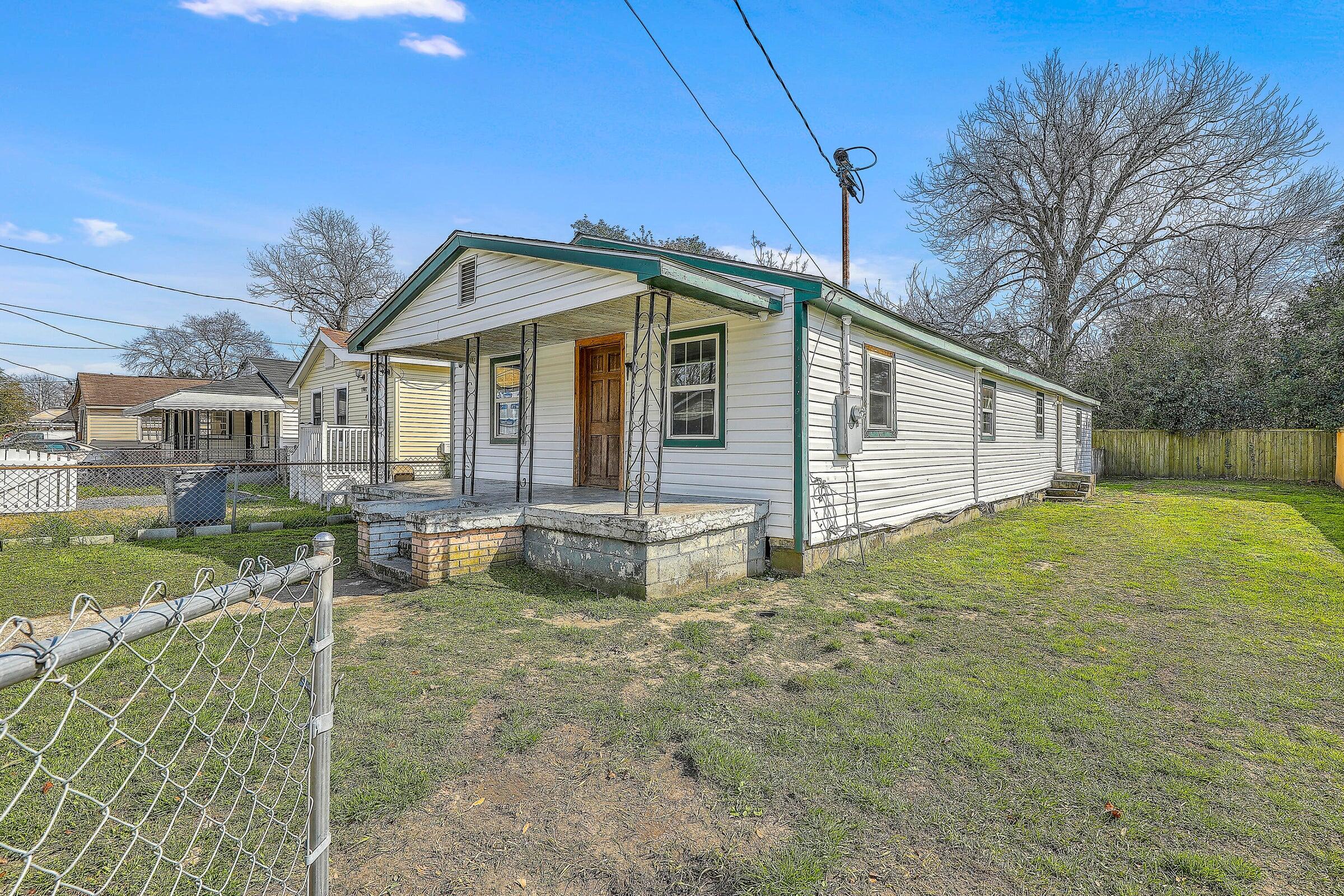 1989 Hugo Avenue