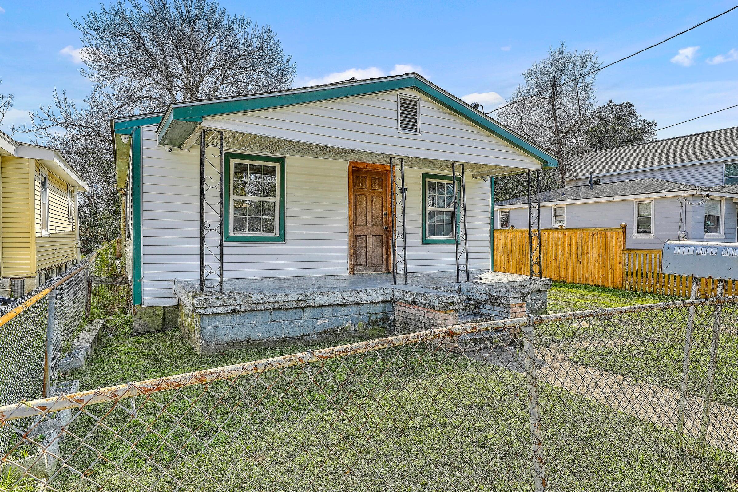 1989 Hugo Avenue