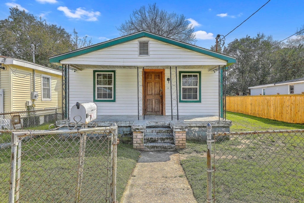 Photo of 1989 Hugo Avenue, North Charleston, SC 29405 (MLS # 26023168)