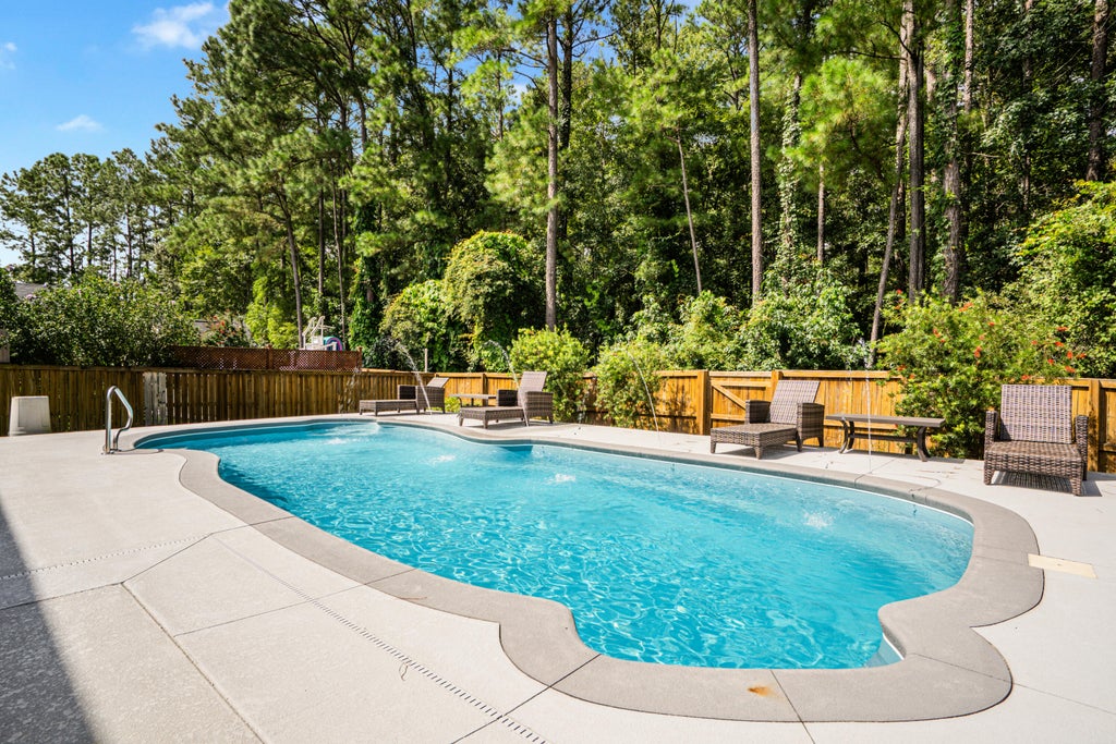 Photo of 1005 Victoria Pointe Lane, Summerville, SC 29485 (MLS # 26022744)