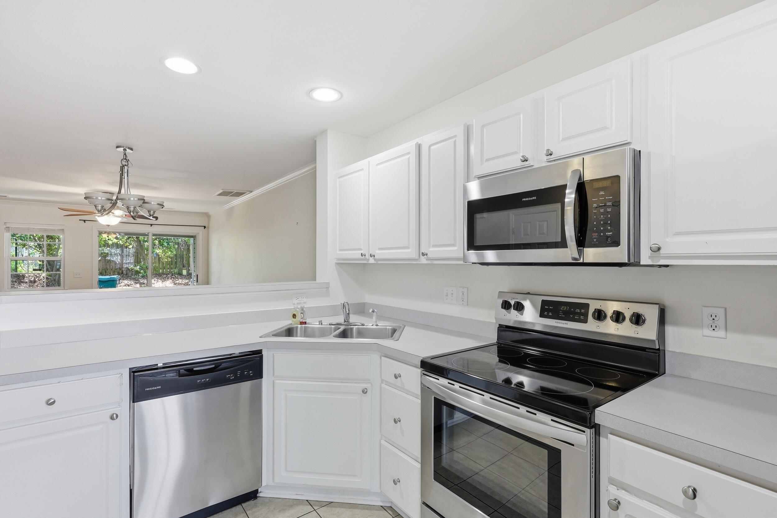 121 Hornby Circle