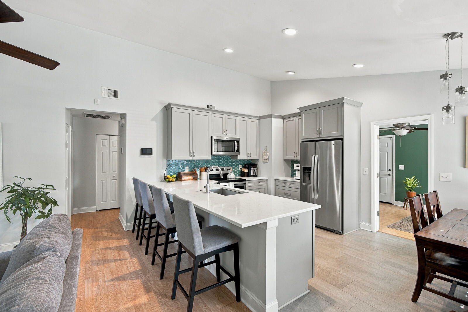 1083 Oakcrest Drive