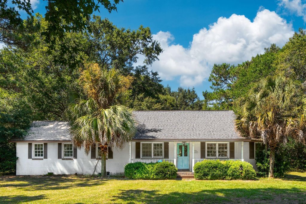 Photo of 1728 Rifle Range Road, Mount Pleasant, SC 29464 (MLS # 25028006)