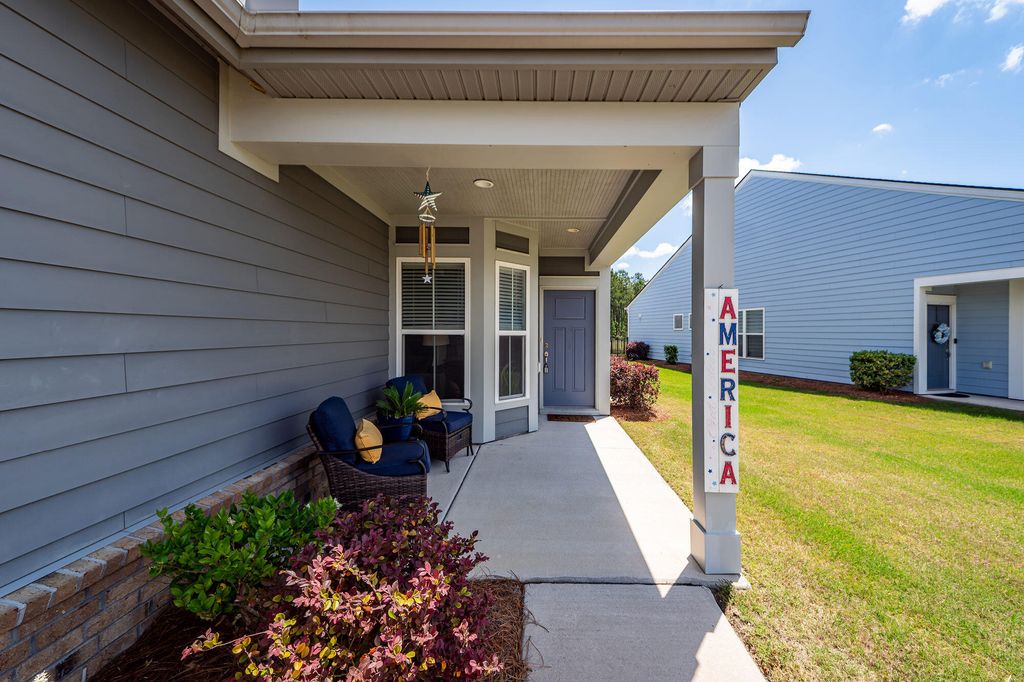 Photo of 618 Daffodil Court, Summerville, SC 29486 (MLS # 26013297)