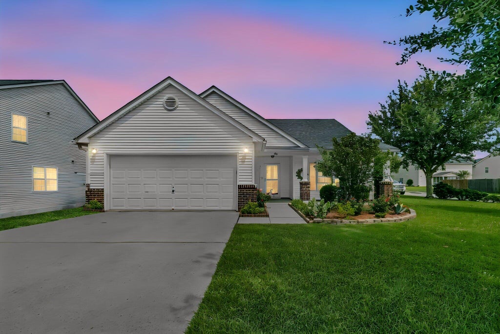 Photo of 558 Holiday Drive, Summerville, SC 29483 (MLS # 26020331)