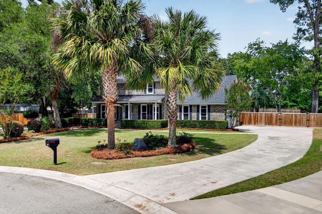 Photo of 104 Laurens Court, Summerville, SC 29485 (MLS # 26015135)