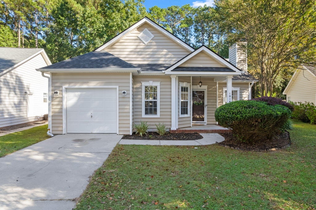 Photo of 1014 Providence Way, Summerville, SC 29483 (MLS # 26028815)