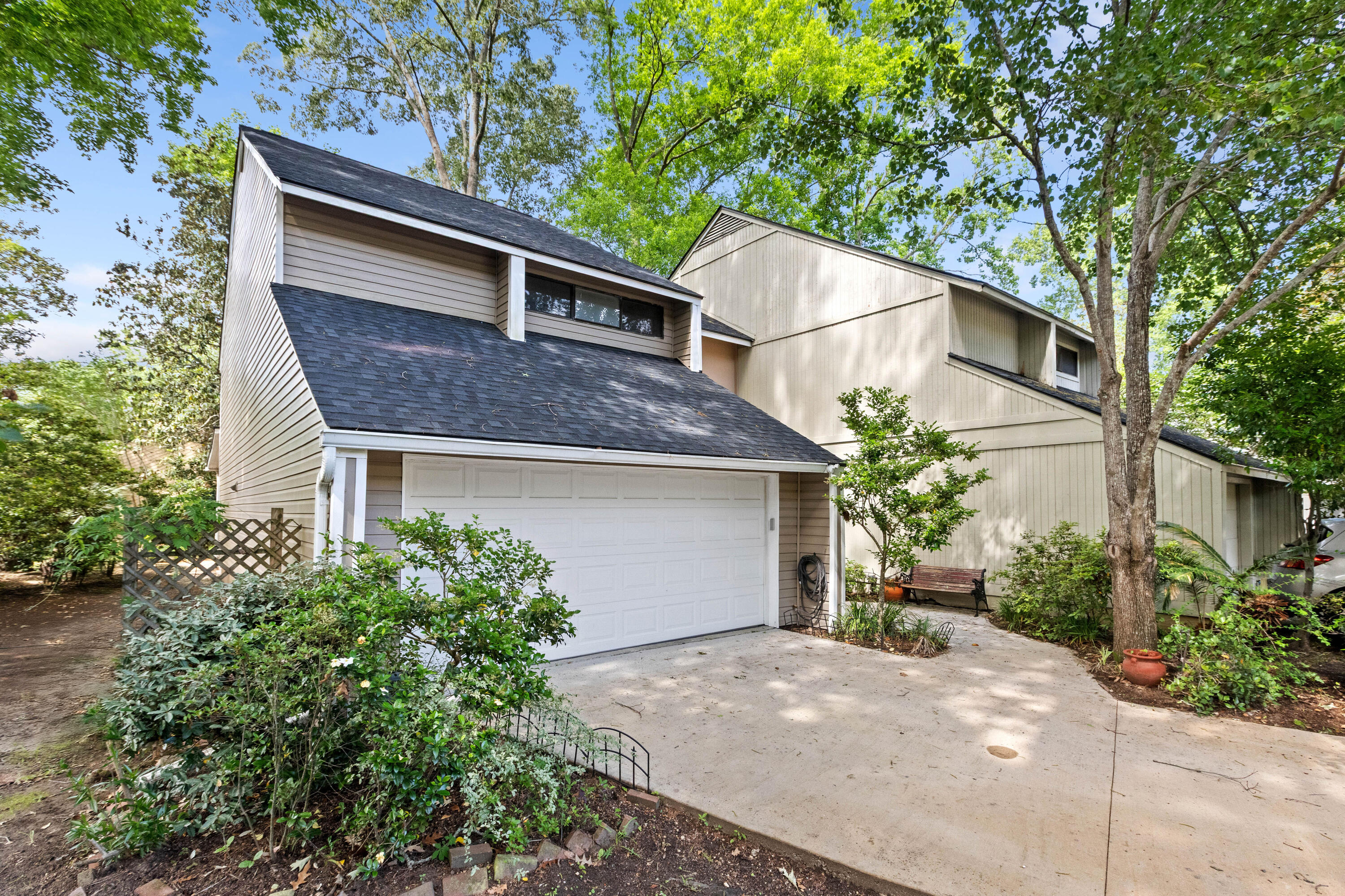 3 Stallion Court