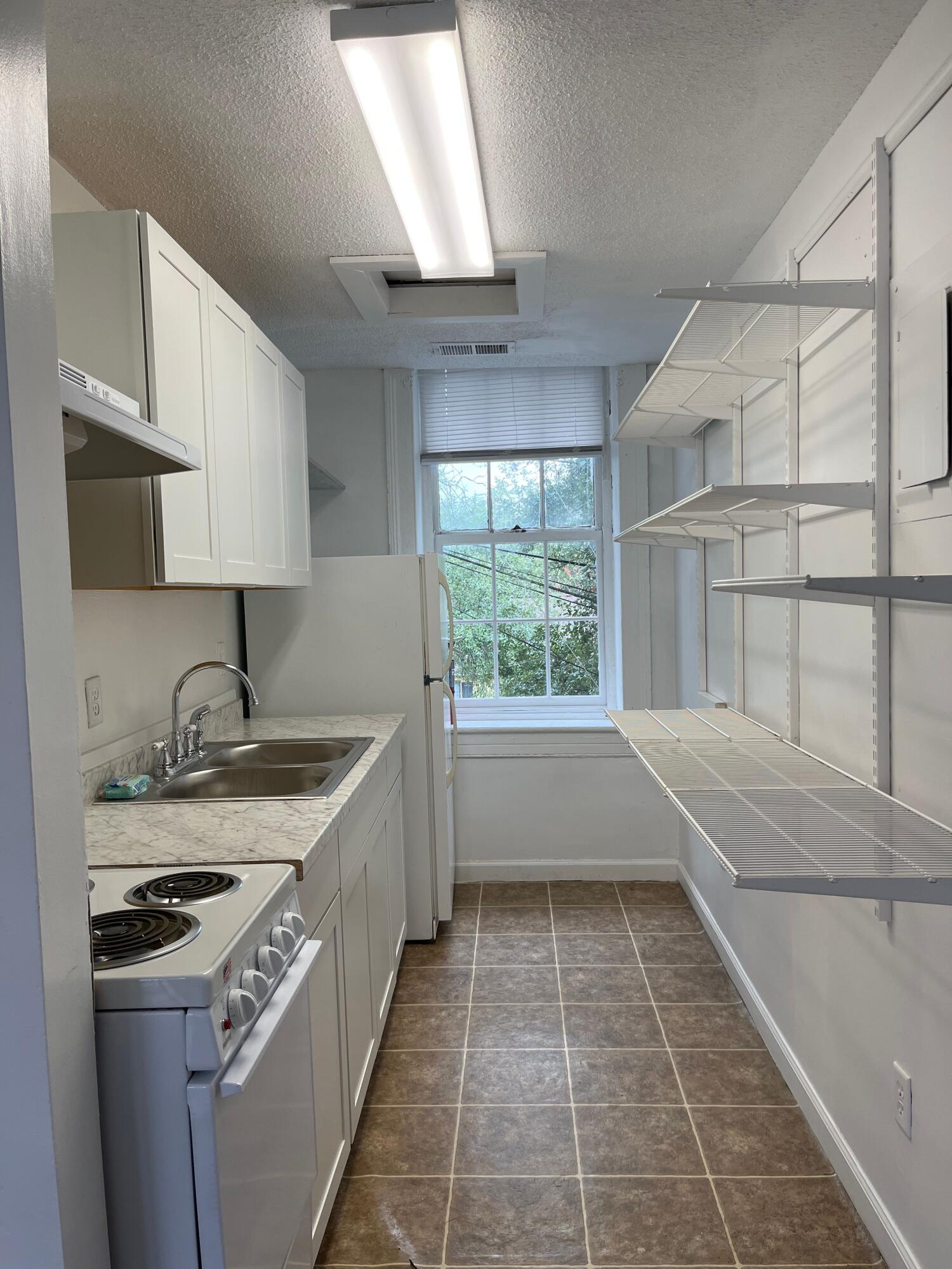 126 Alexander Street E