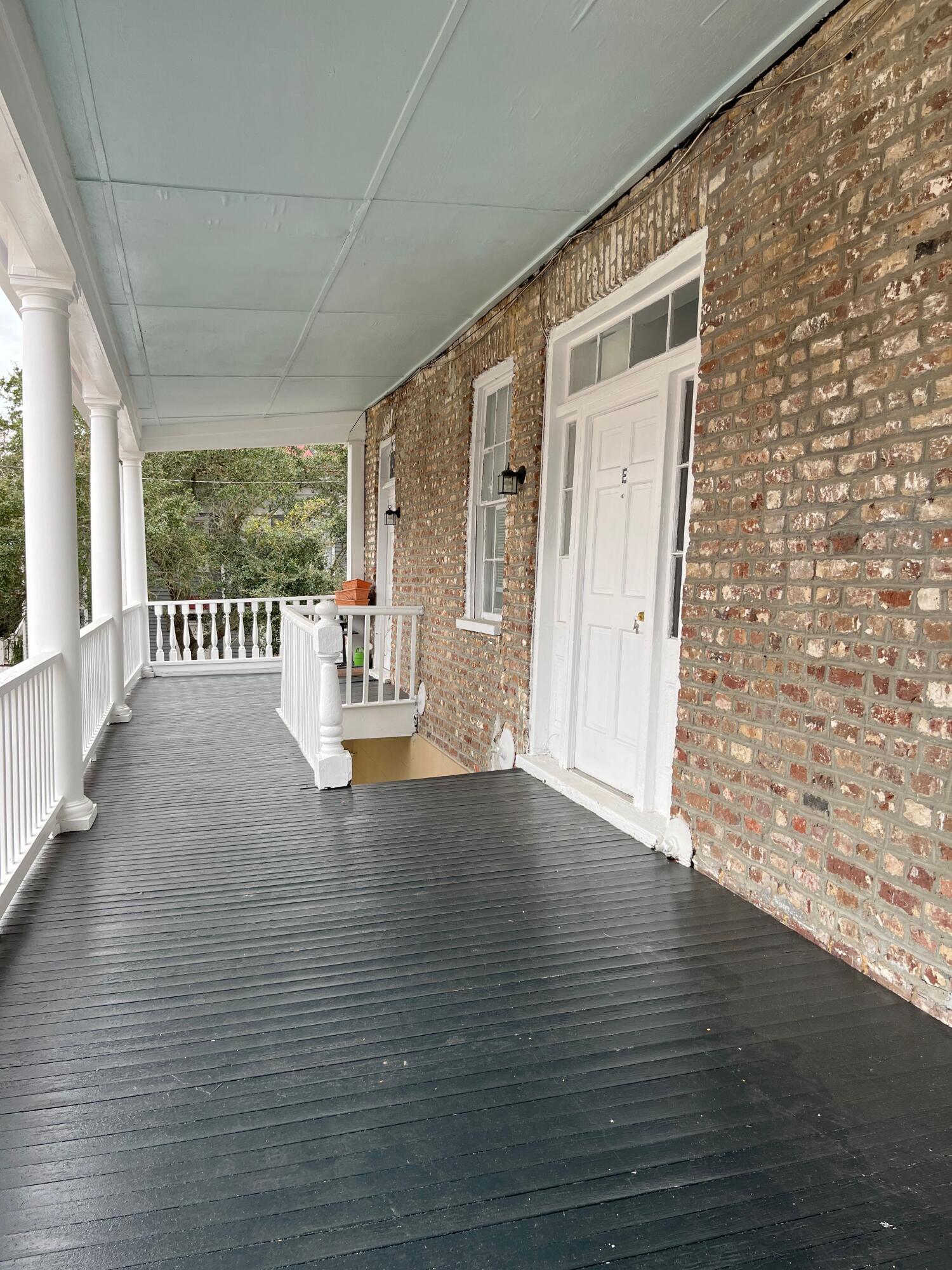 126 Alexander Street E