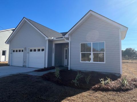 A home in North Charleston