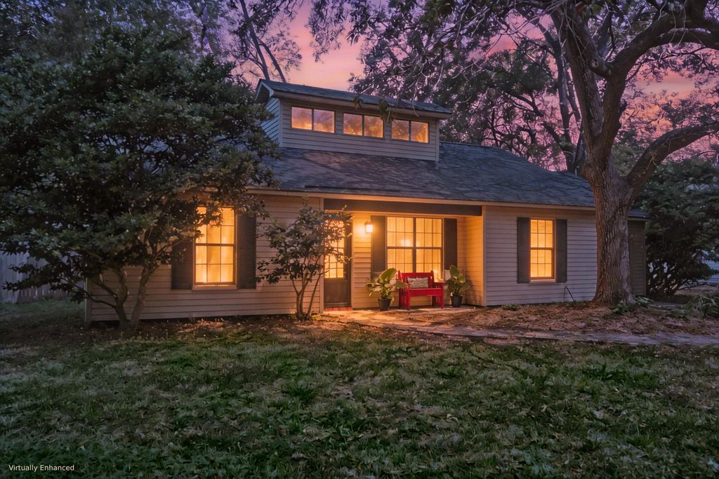 Photo of 1814 Walsingham Way, Charleston, SC 29412 (MLS # 26009405)