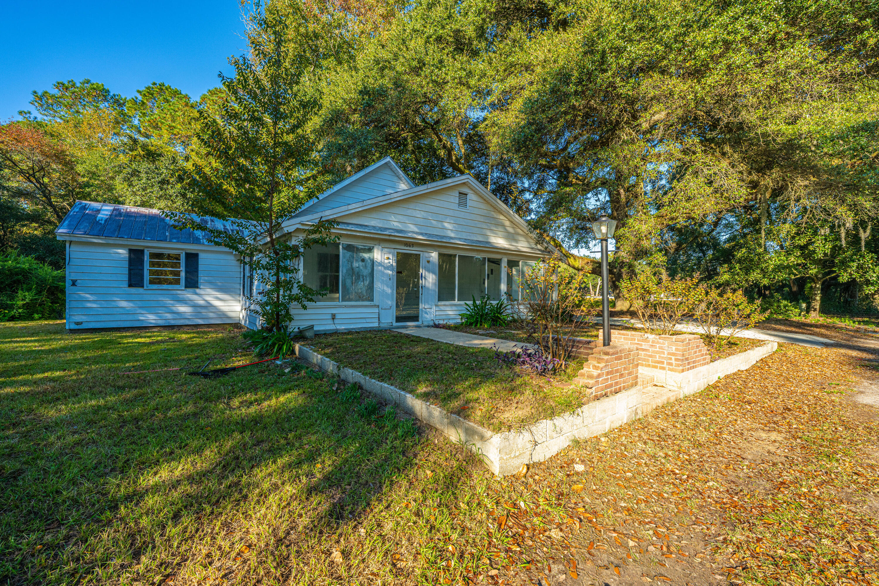 1063 S Pinckney Street