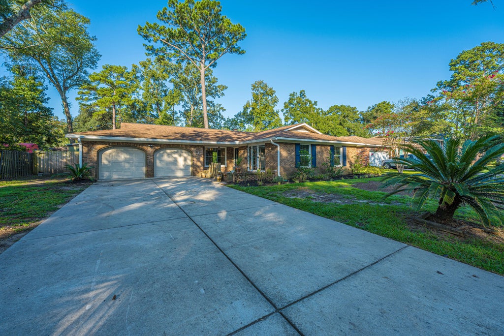 Photo of 308 Grouse Road, Summerville, SC 29485 (MLS # 26025900)