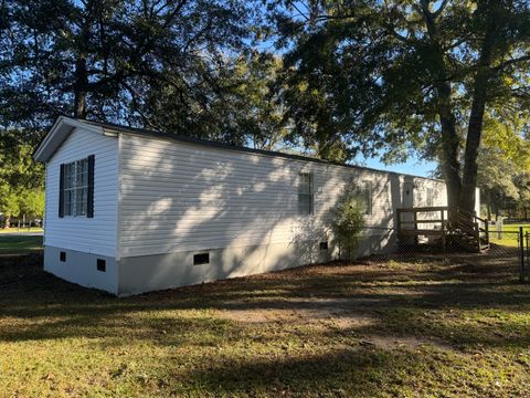 A home in Bonneau