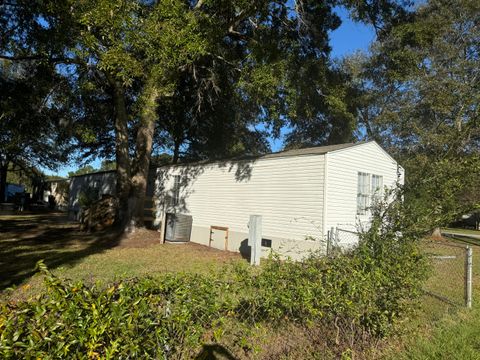 A home in Bonneau