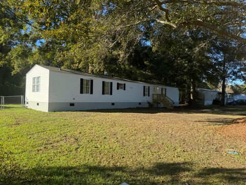 A home in Bonneau