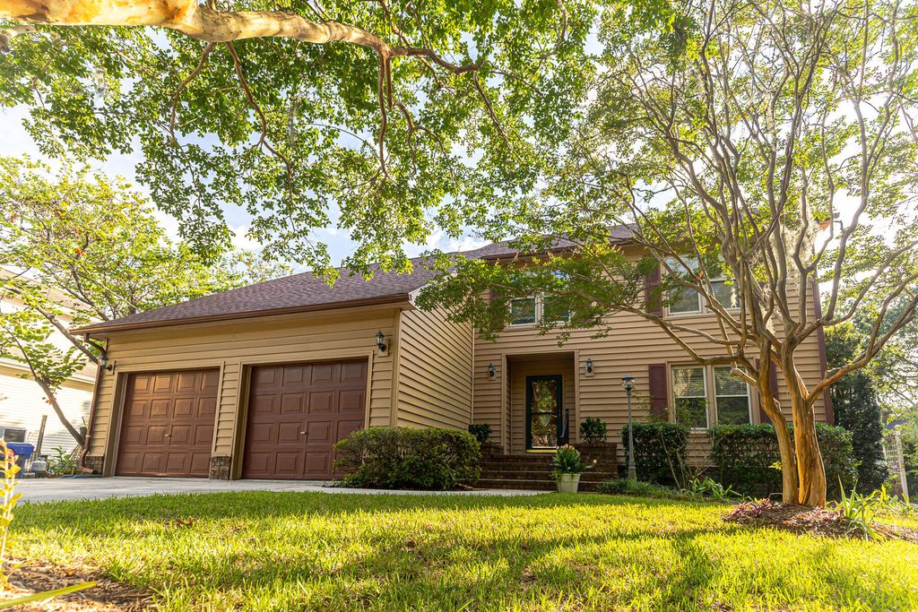 Photo of 713 Lake Frances Drive, Charleston, SC 29412 (MLS # 26002829)