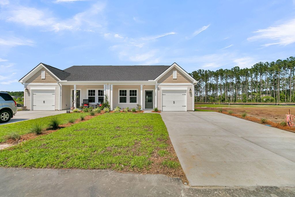 Photo of 1047 Dusk Drive Drive, Summerville, SC 29486 (MLS # 26019910)