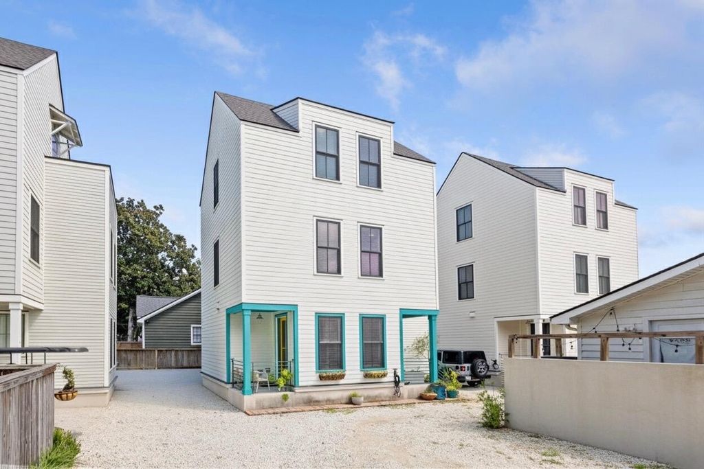Photo of 3 1/2 Maranda Holmes St #B, Charleston, SC 29403 (MLS # 25027223)