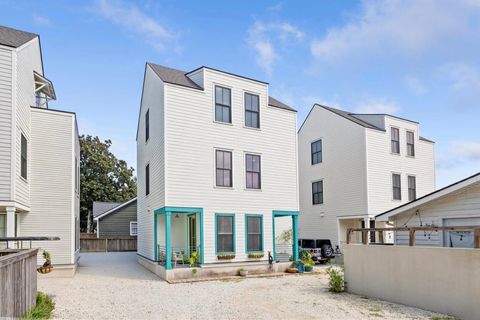 Photo of 3 1/2 Maranda Holmes St #B, Charleston, SC 29403 (MLS # 25027223)