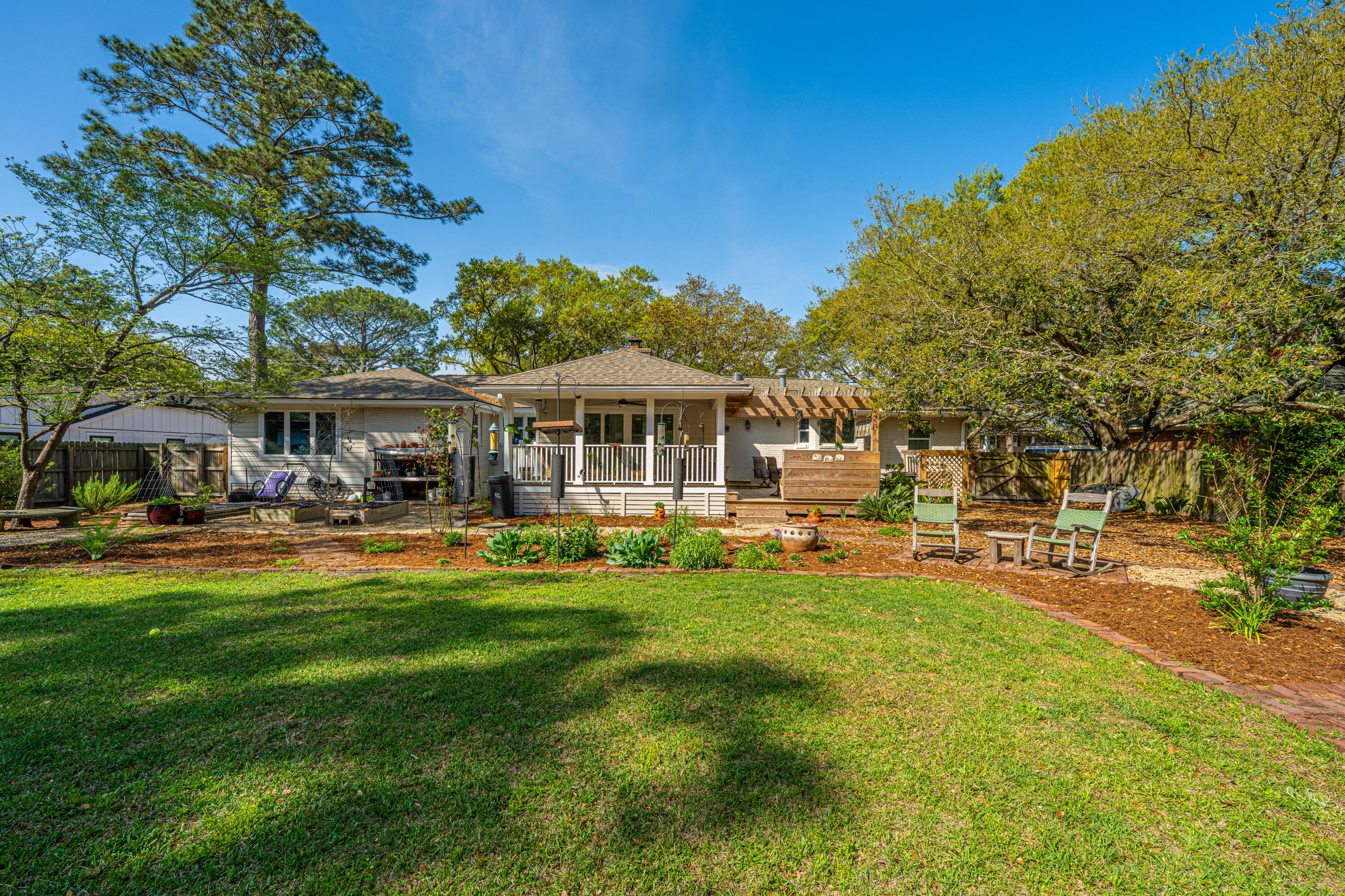 935 Lansing Drive