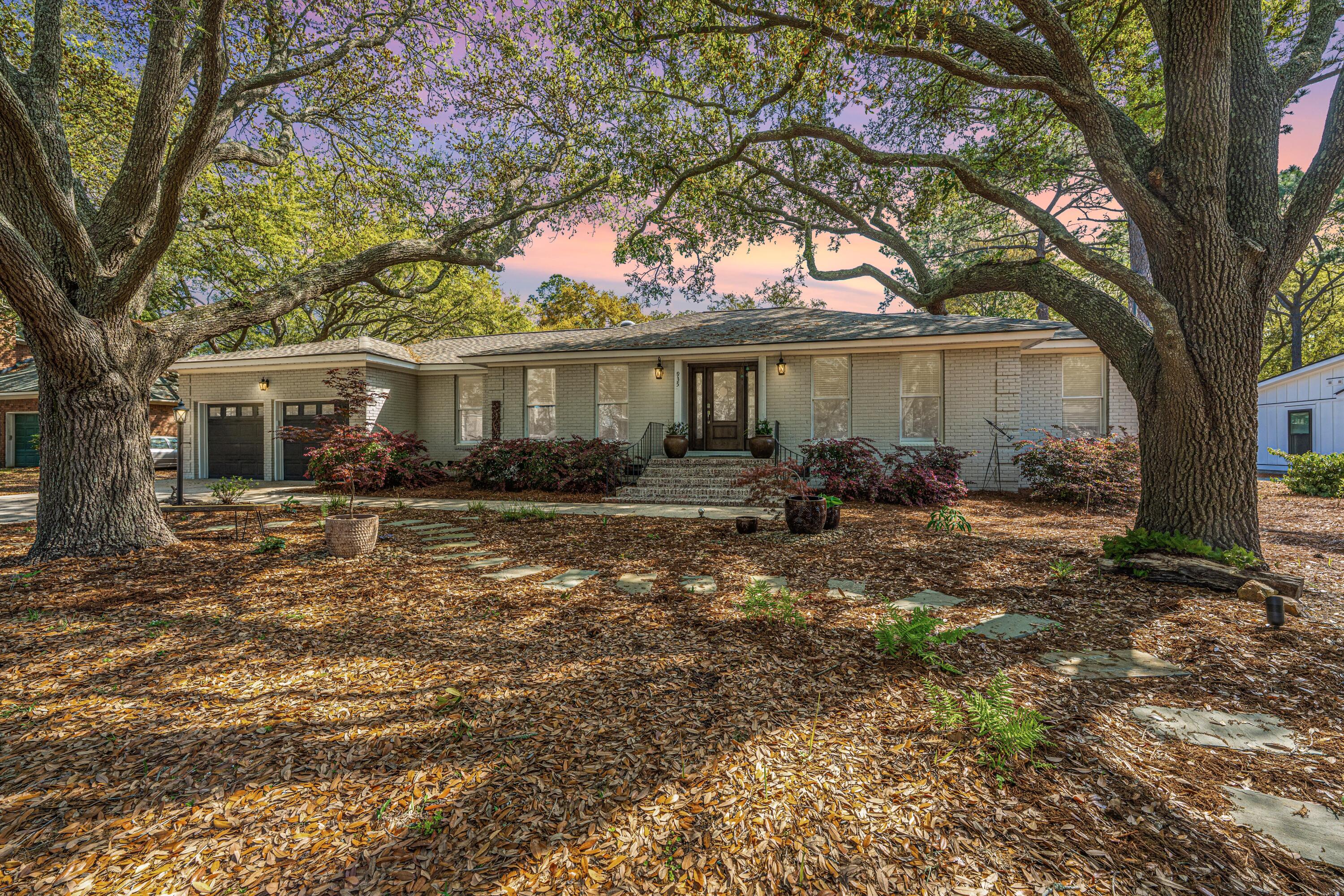 935 Lansing Drive