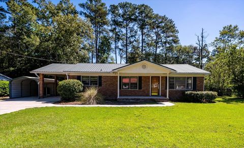 Photo of 105 Pinewood Street, Walterboro, SC 29488 (MLS # 25027664)