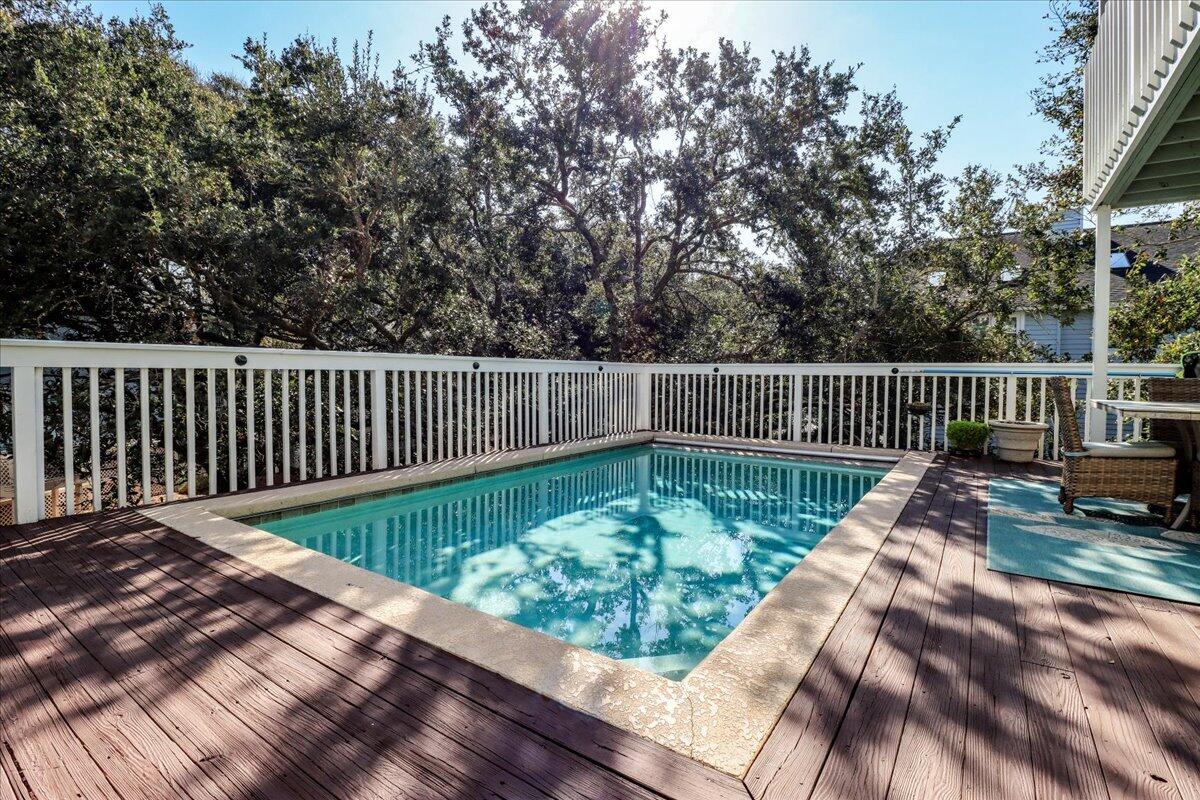8 Fairway Oaks Lane