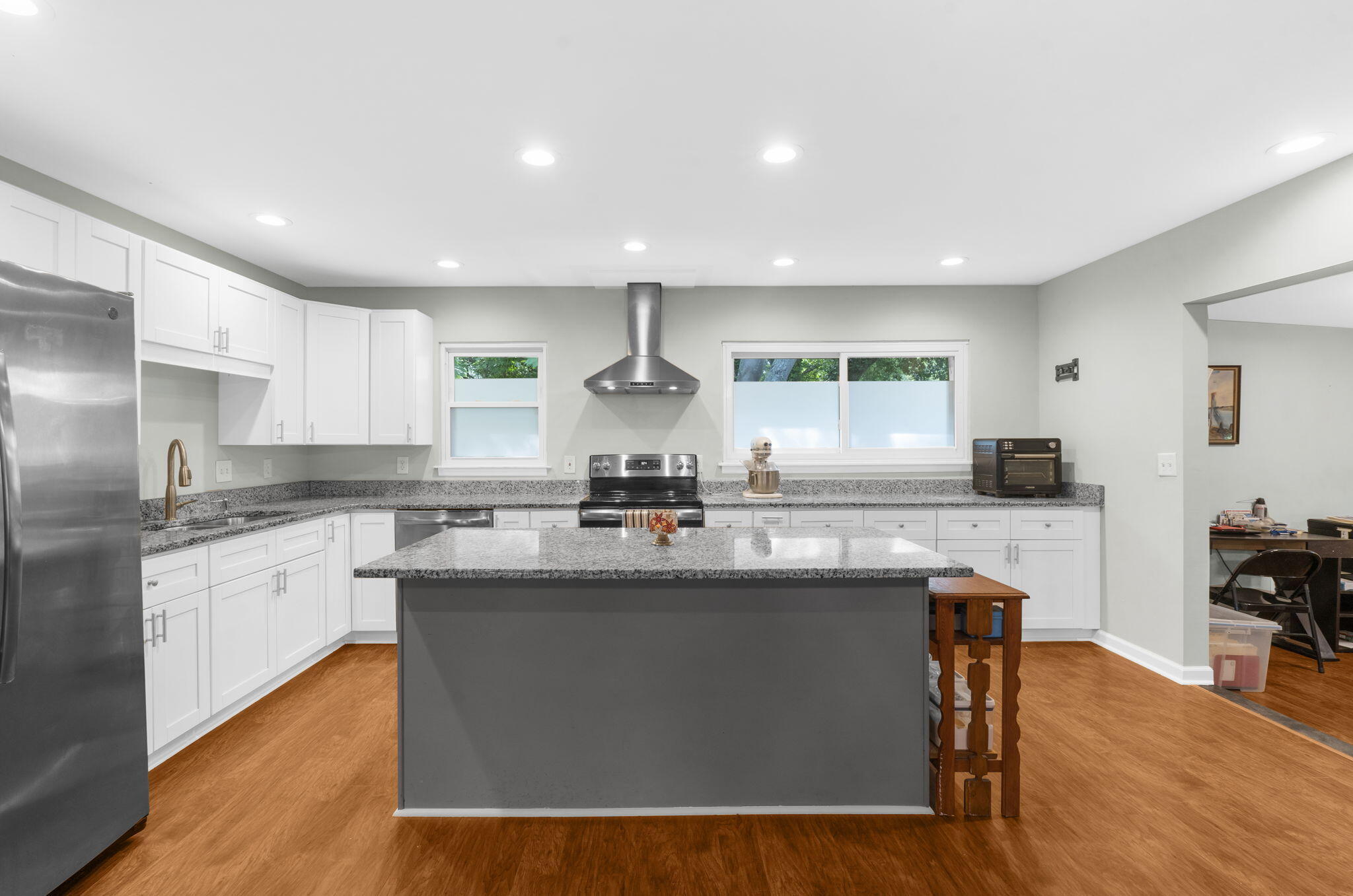 1811 Manigault Place