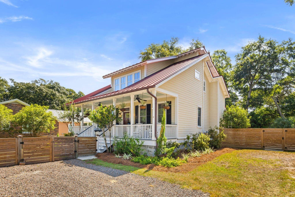 Photo of 307 4th Avenue, Mount Pleasant, SC 29464 (MLS # 26027169)