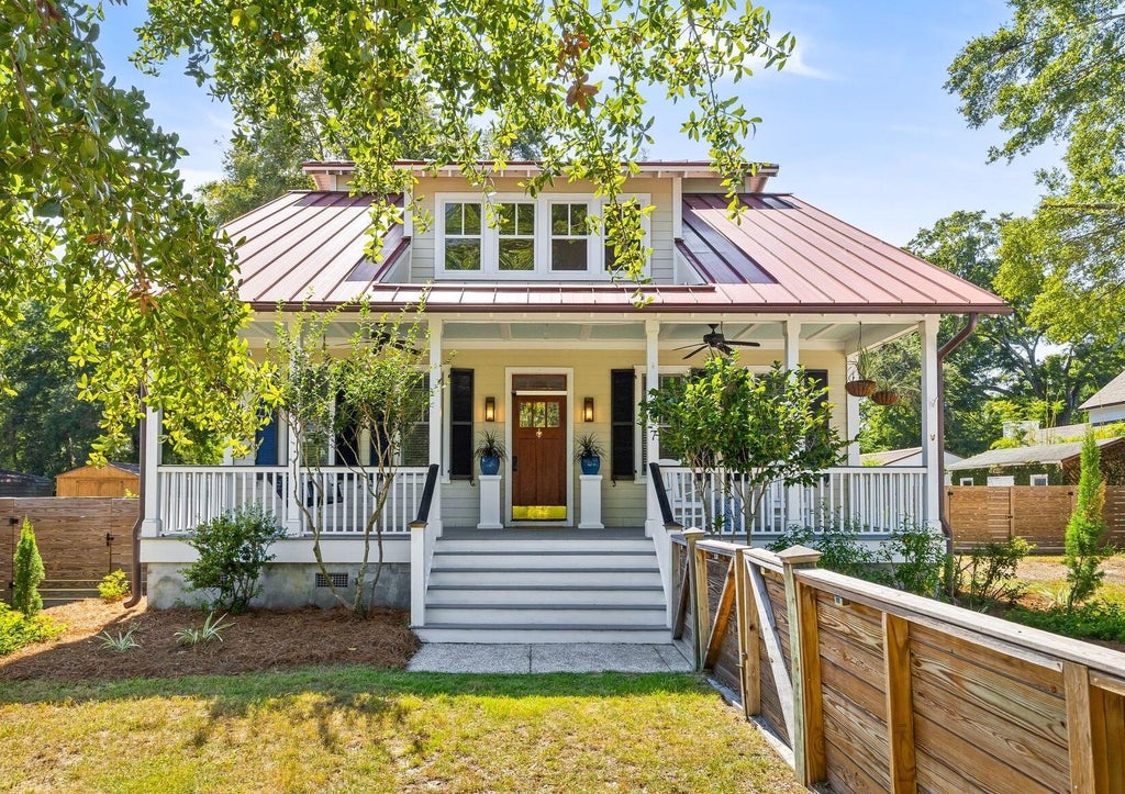 Photo of 307 4th Avenue, Mount Pleasant, SC 29464 (MLS # 26027169)