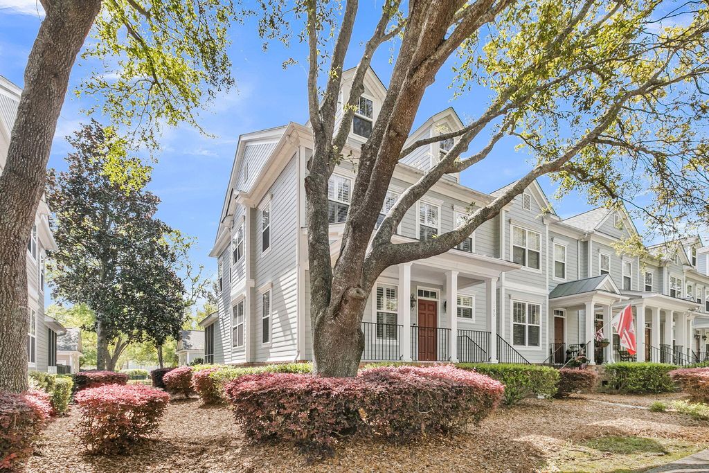 Photo of 1135 Thrower Street, Charleston, SC 29492 (MLS # 26009254)
