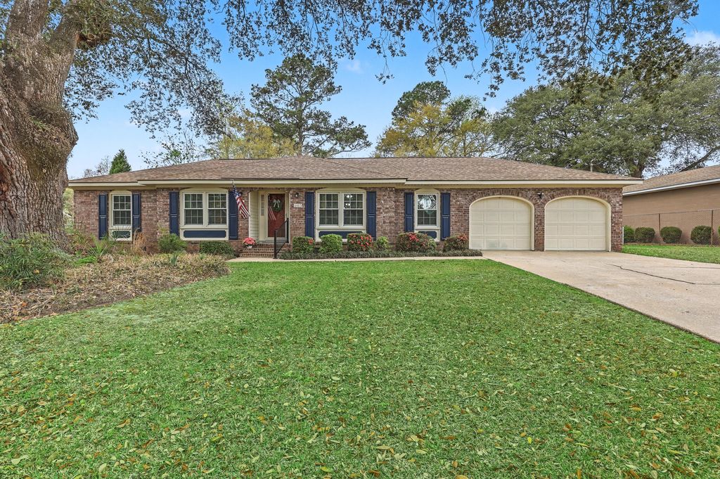 Photo of 8465 Yorkshire Lane, North Charleston, SC 29406 (MLS # 26007101)
