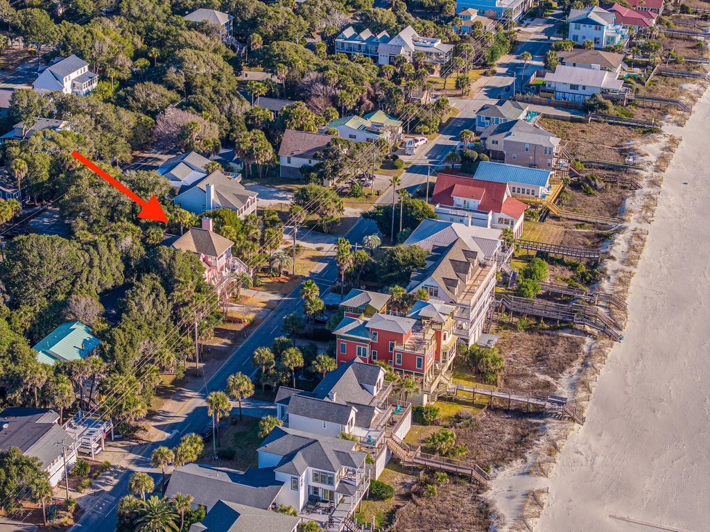 Photo of 510 E Arctic Avenue, Folly Beach, SC 29439 (MLS # 26001361)