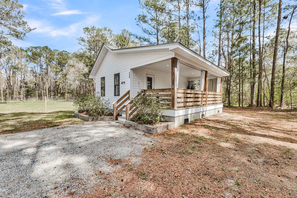 Photo of 120 White Picket Lane, Summerville, SC 29483 (MLS # 26007763)