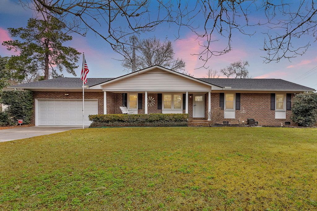 Photo of 102 Edisto Drive, Summerville, SC 29485 (MLS # 26007627)