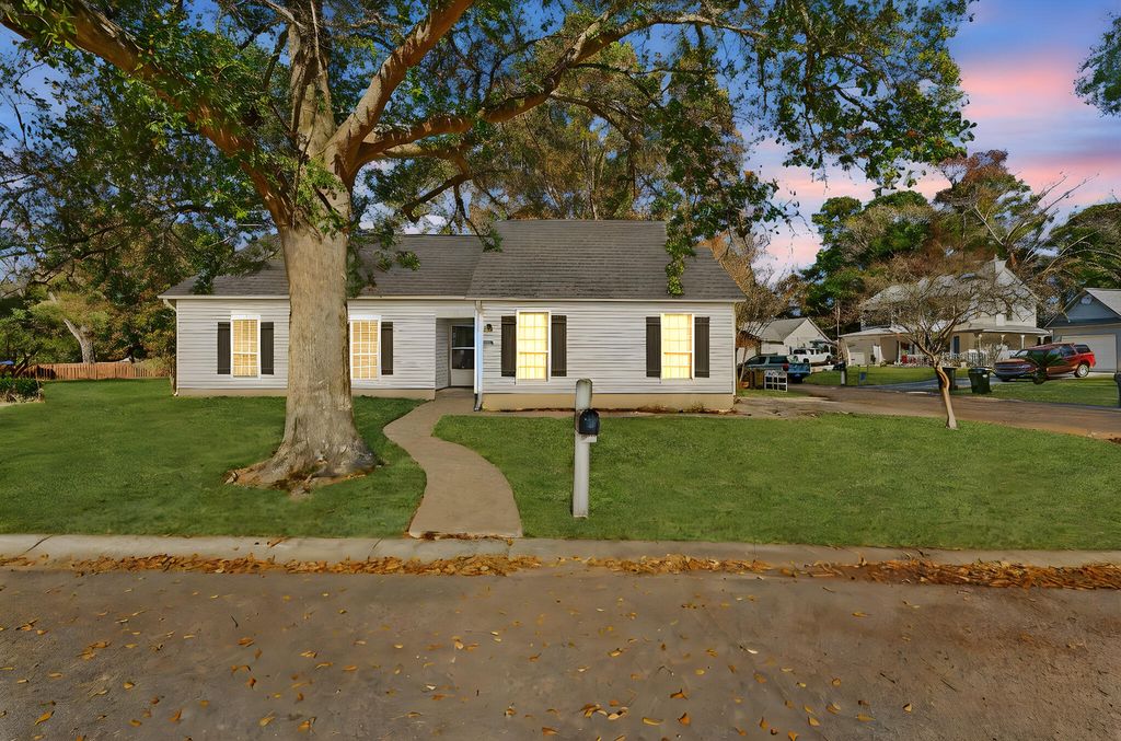 Photo of 321 Parish Parc Drive, Summerville, SC 29485 (MLS # 25031471)