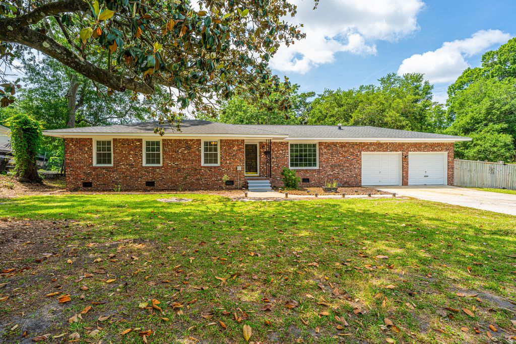 Photo of 5823 Lakeview Drive, Hanahan, SC 29410 (MLS # 25012483)