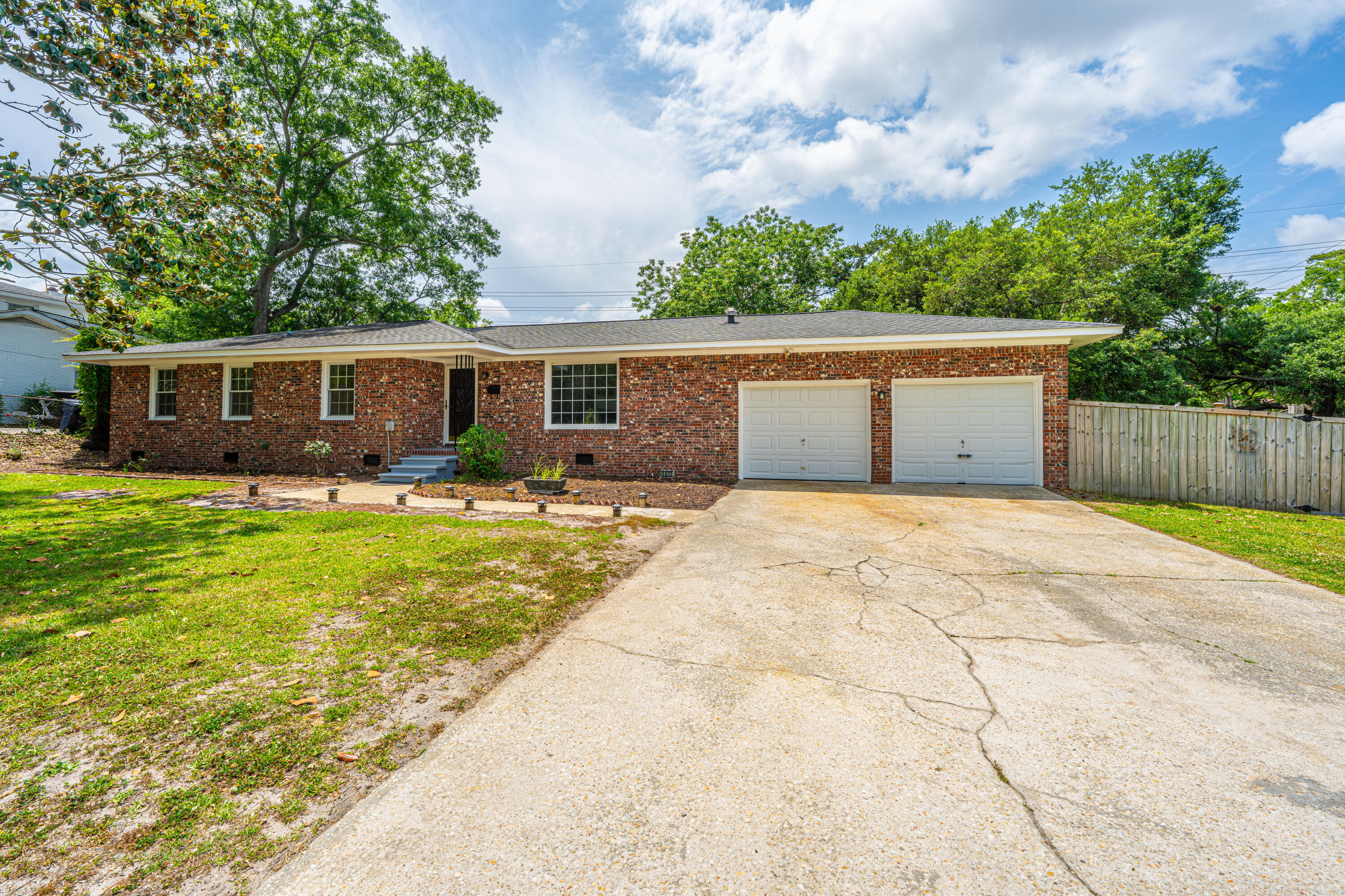 5823 Lakeview Drive