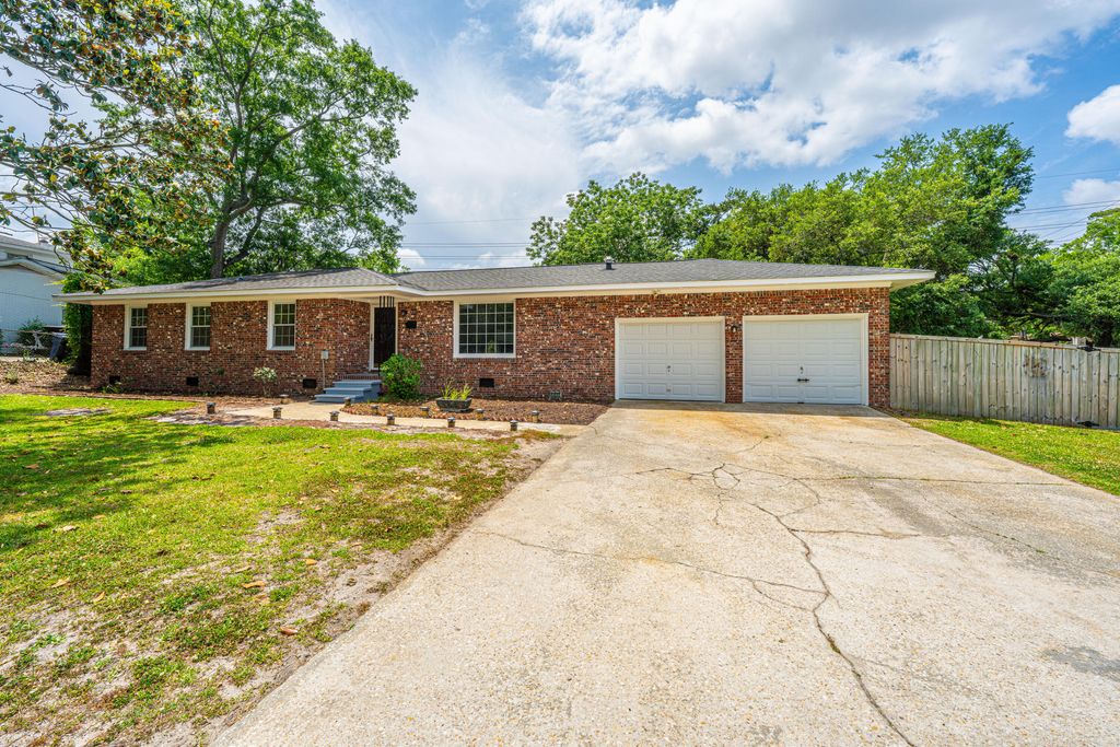 Photo of 5823 Lakeview Drive, Hanahan, SC 29410 (MLS # 25012483)