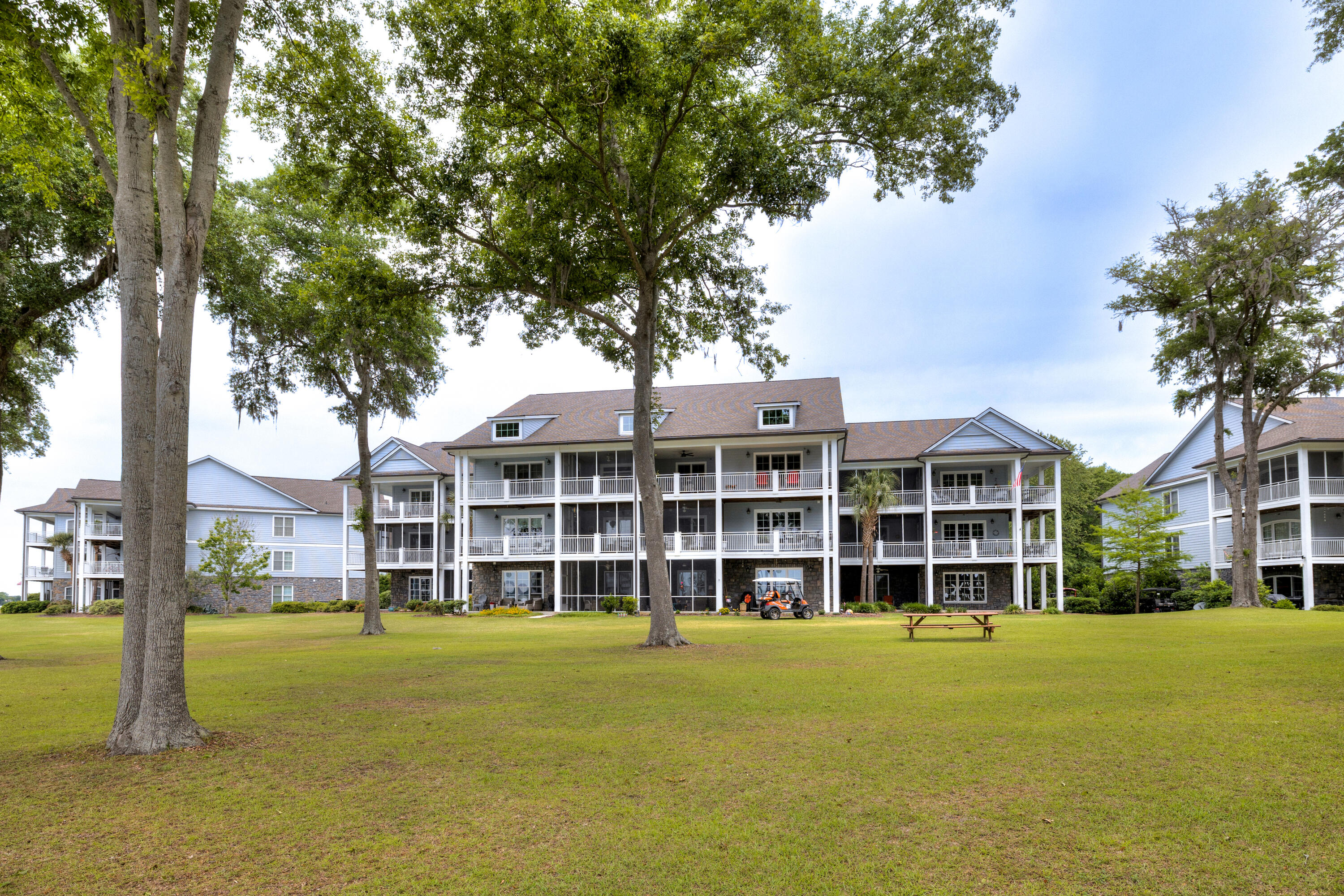 1184 Bridgeview Lane E104