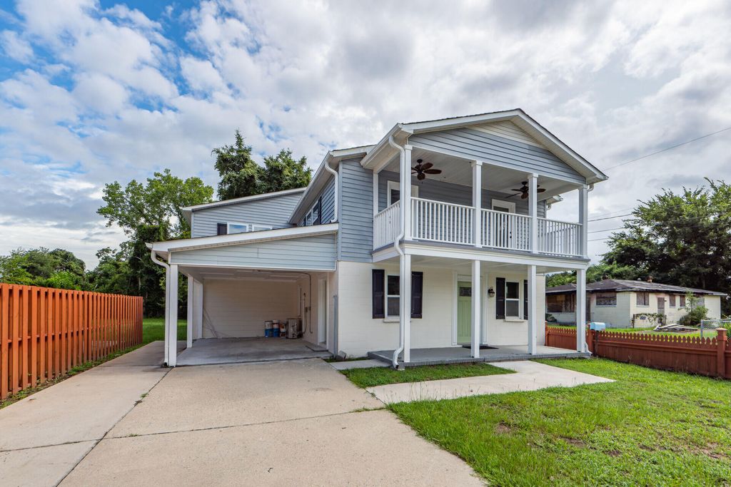 Photo of 822 5th Avenue, Charleston, SC 29407 (MLS # 25031113)