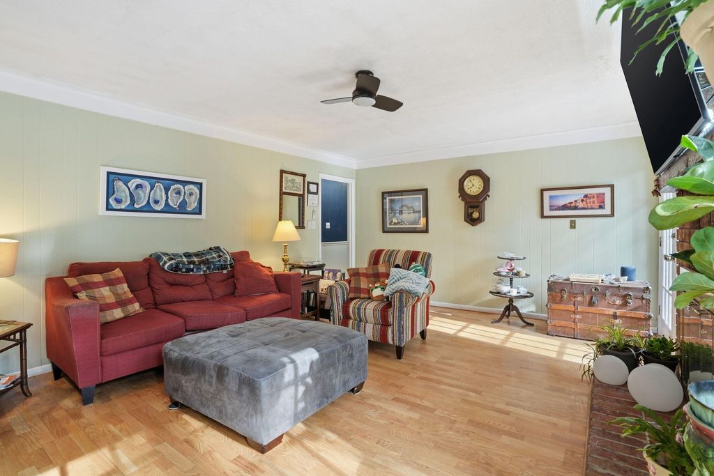 Photo of 210 Pointer Drive, Summerville, SC 29485 (MLS # 25033165)