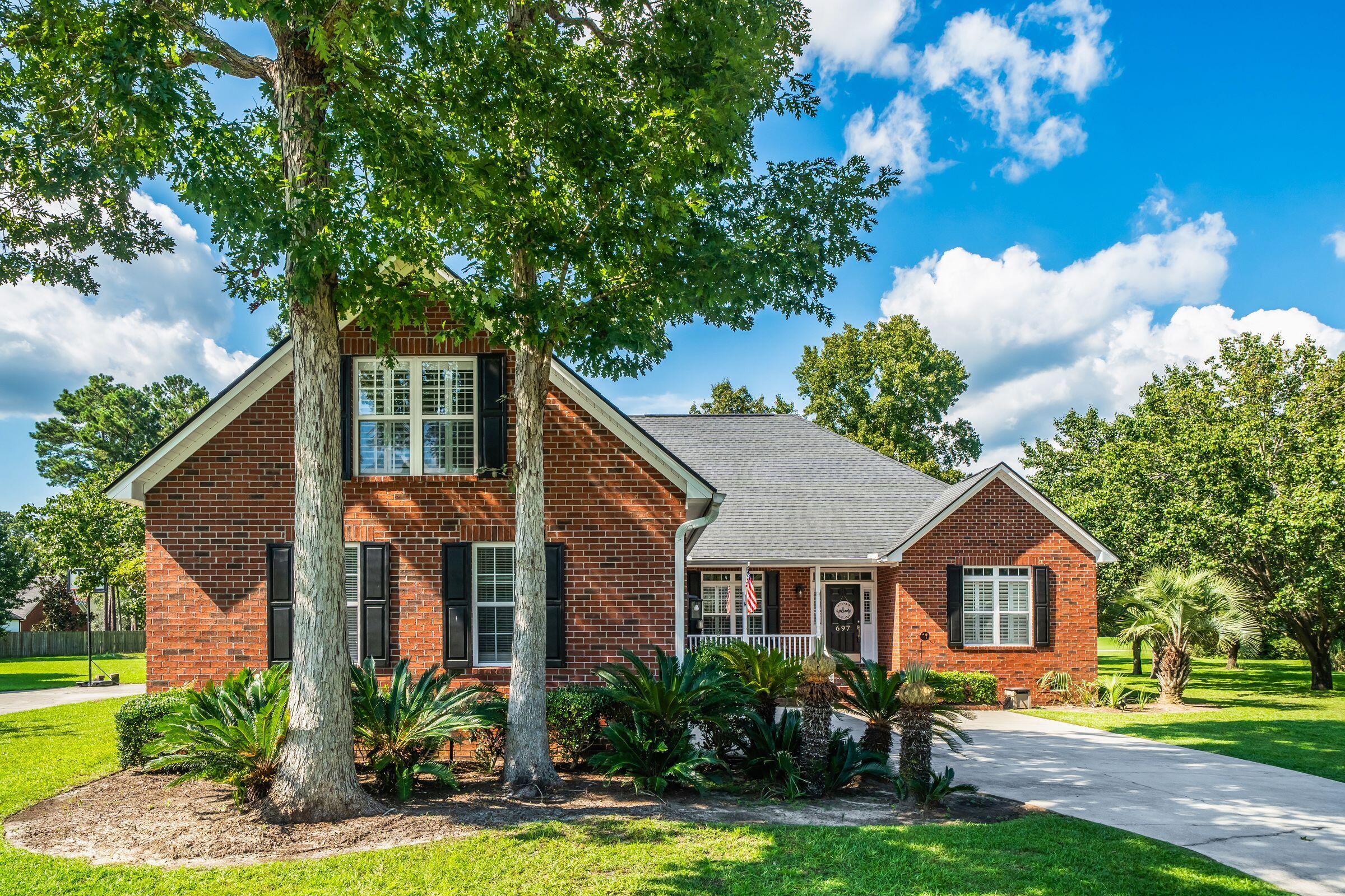 697 Hamlet Circle