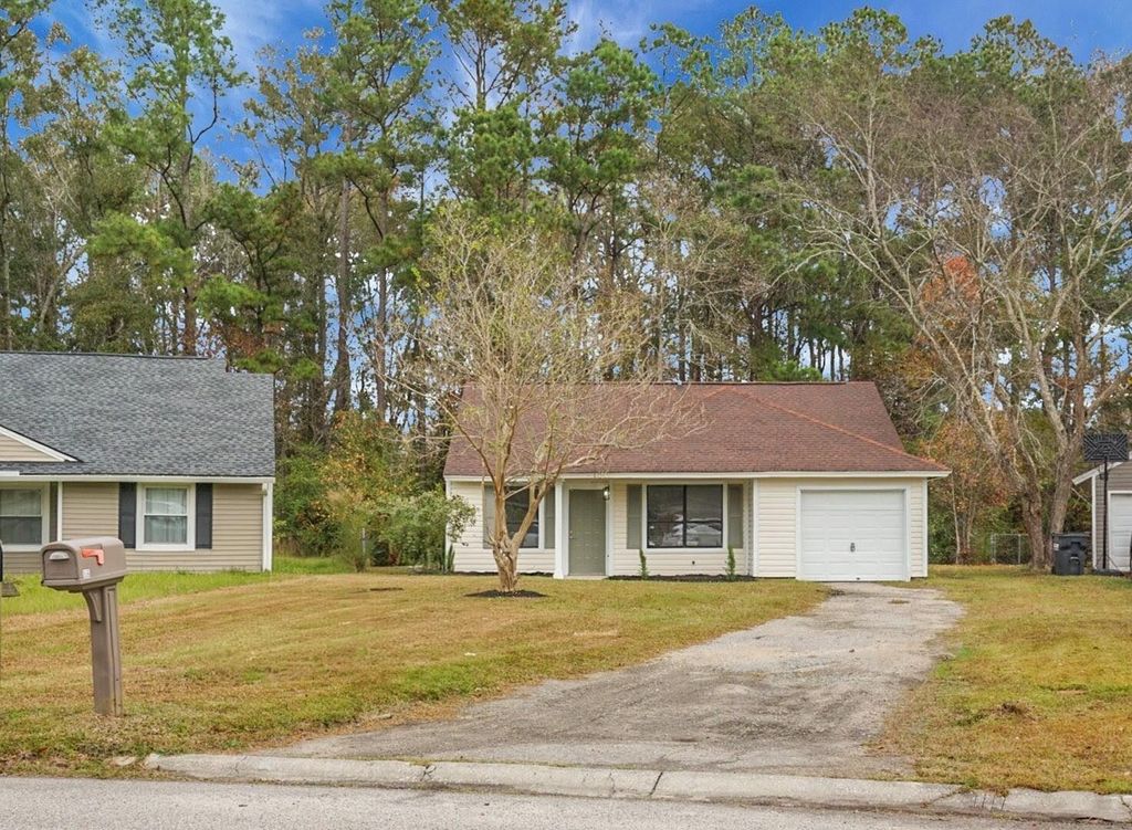 Photo of 167 Tabby Creek Circle Cir, Summerville, SC 29486 (MLS # 25031654)